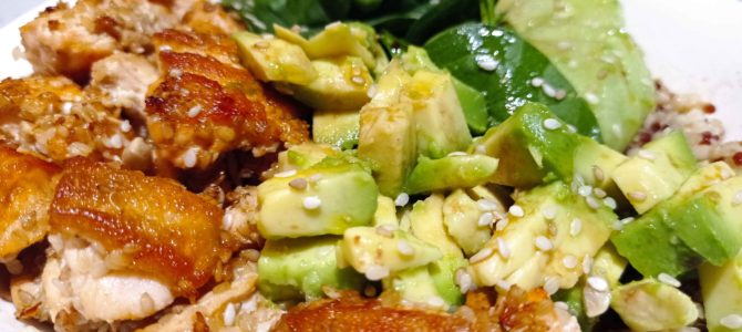 Bowl mi-cuit de saumon, avocat & quinoa