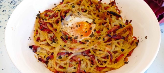 Oeuf cocotte, façon pâtes à la carbonara
