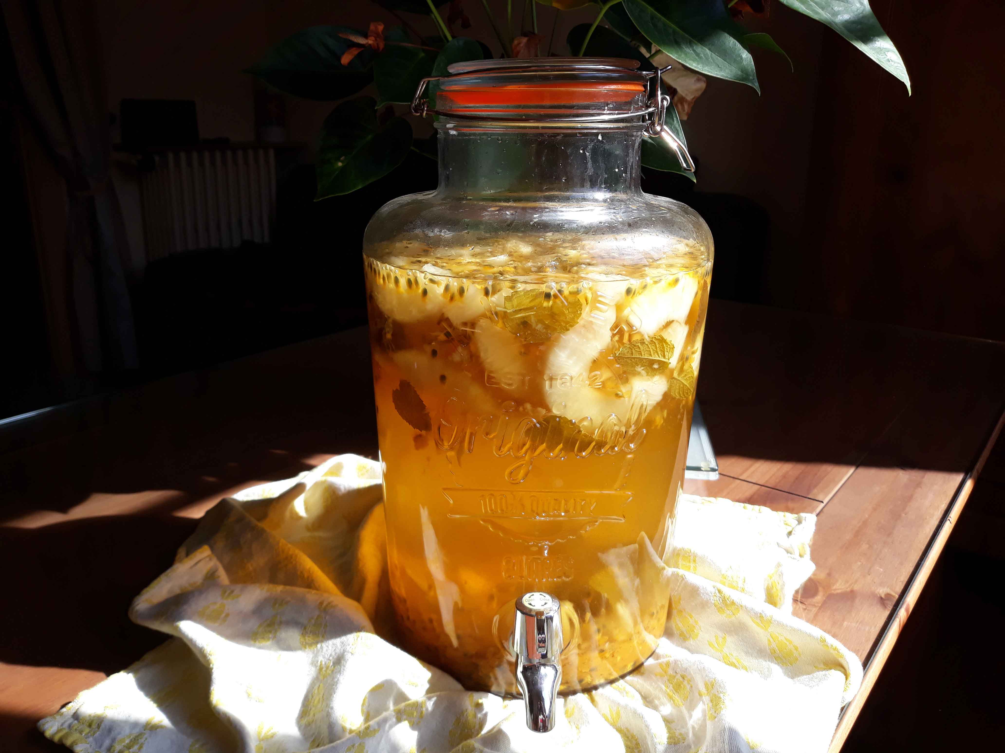 Rhum arrangé ananas, fruits de la passion & menthe - Captain Slip : blog  culinaire & confrérie du Slip !